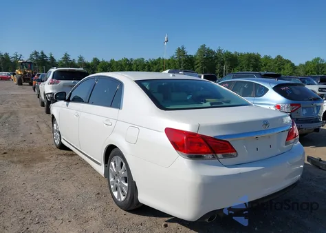 2011 Toyota Avalon z USA, uszkodzony, nr VIN 4T1BK3DB4BU383738